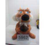 985